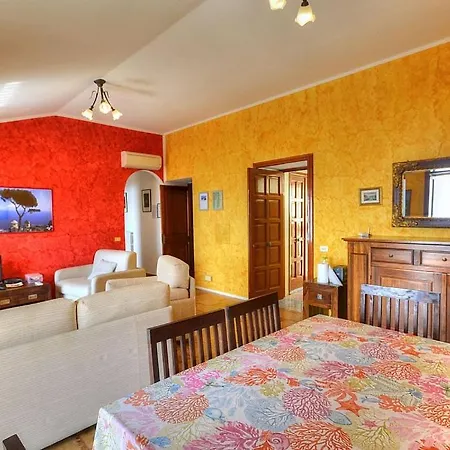 Sleeps 14 Pool Air Con Wifi Scala
