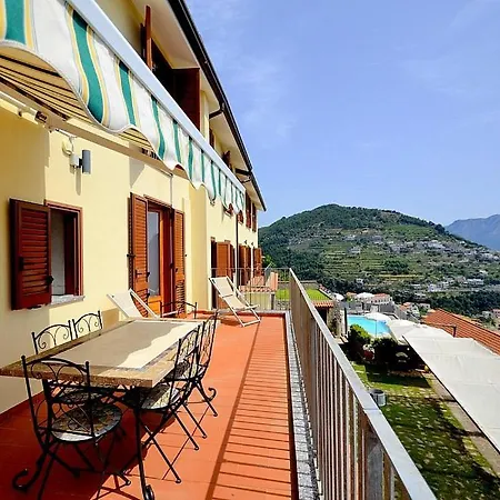 Sleeps 14 Pool Air Con Wifi