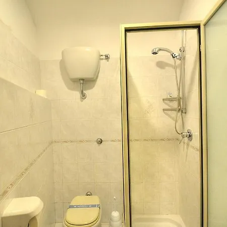 Sleeps 14 Pool Air Con Wifi * Scala